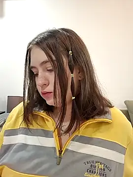 Yammy Yumi online show from November 6, 2025, 4:16 am