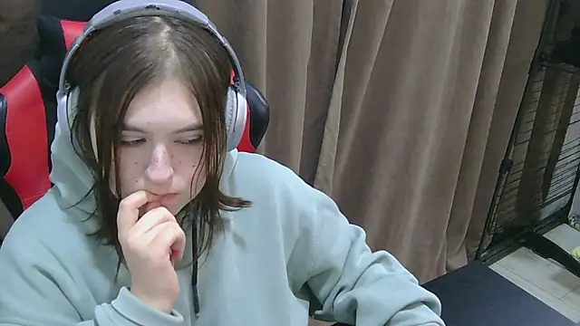 Yammy Yumi online show from October 29, 2025, 3:38 am