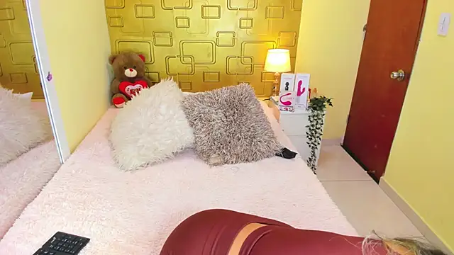 Julia Haye online show from October 10, 2025, 2:56 am