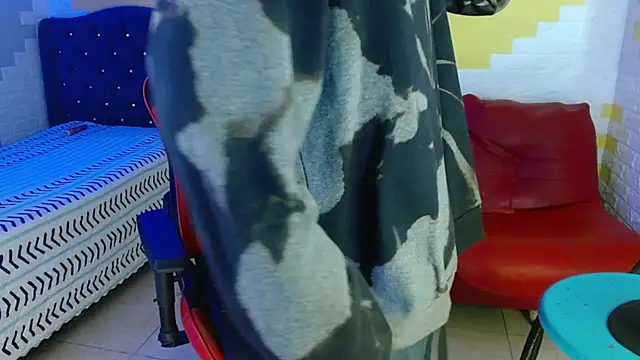 ManSant online show from October 28, 2025, 3:22 pm