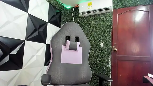 Snapshot of ManSant chatting on May 23, 2026, 7:24 pm ManSant online show from May 23, 2026, 7:24 pm