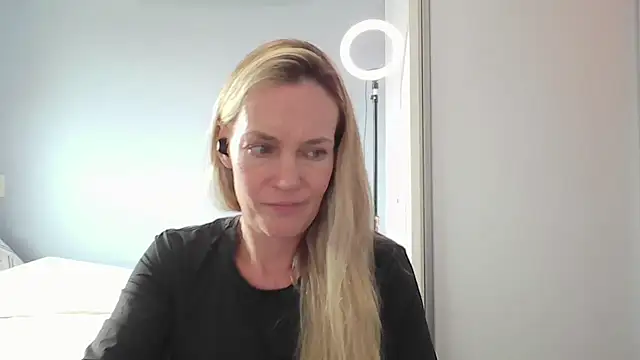 Annylove1 online show from February 11, 2026, 4:51 pm