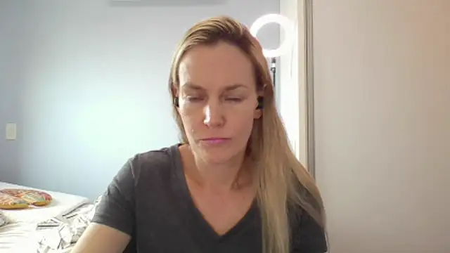 Annylove1 online show from February 12, 2026, 10:48 am