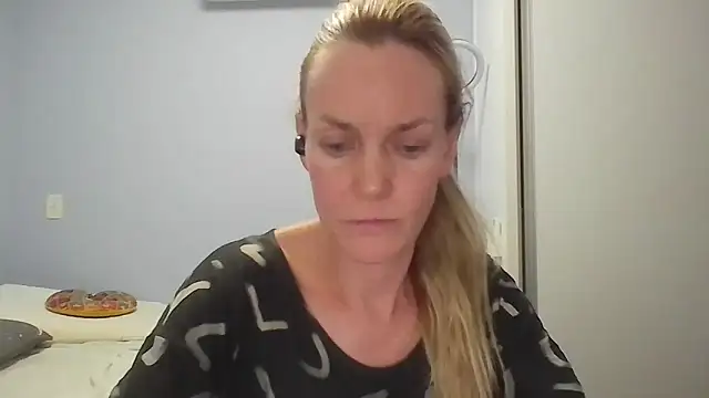 Annylove1 online show from April 10, 2026, 12:17 am