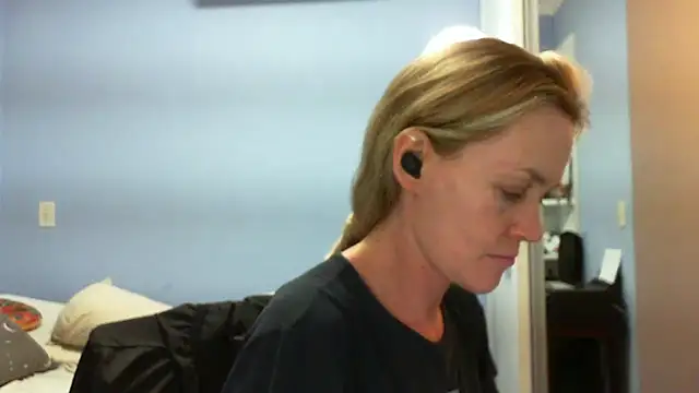 Annylove1 online show from April 7, 2026, 12:40 pm