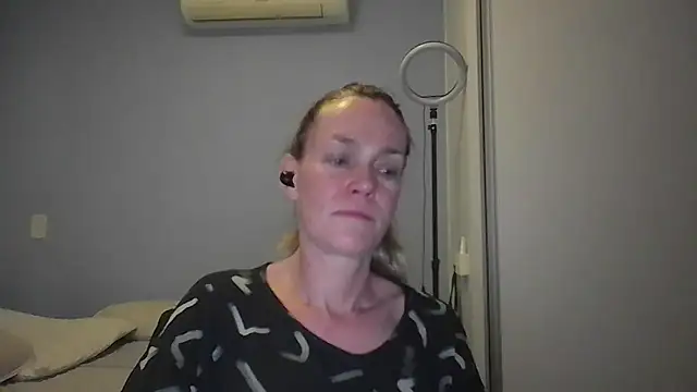 Annylove1 online show from December 22, 2025, 12:11 am