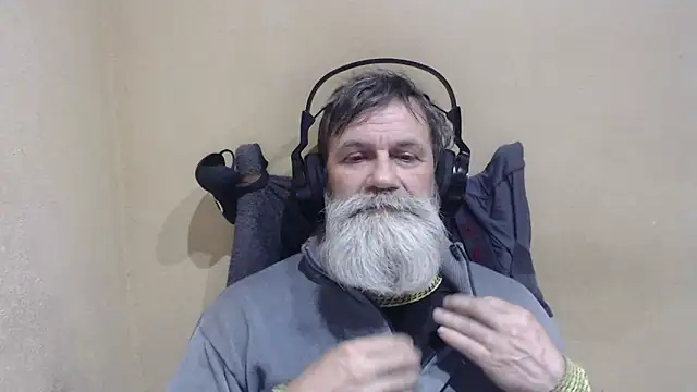 Snapshot of AlexNudo chatting on May 14, 2026, 11:40 am AlexNudo online show from May 14, 2026, 11:40 am