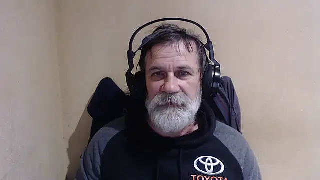 Snapshot of AlexNudo chatting on November 7, 2025, 10:20 am AlexNudo online show from November 7, 2025, 10:20 am