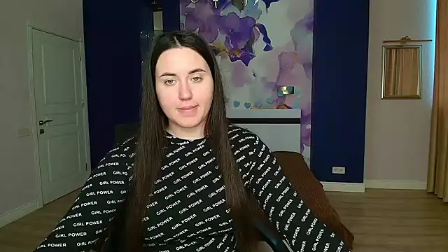 Roxie Bradley online show from February 6, 2025, 6:51 am