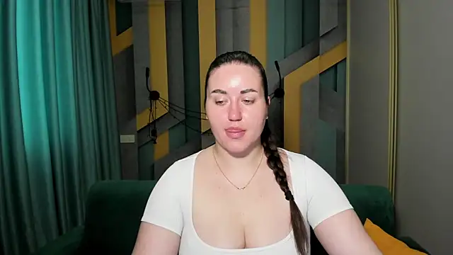 Roxie Bradley online show from June 3, 2026, 5:41 am