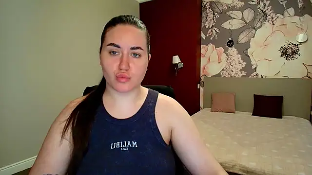 Roxie Bradley online show from April 3, 2026, 5:47 am