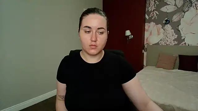 Roxie Bradley online show from May 13, 2026, 5:47 am