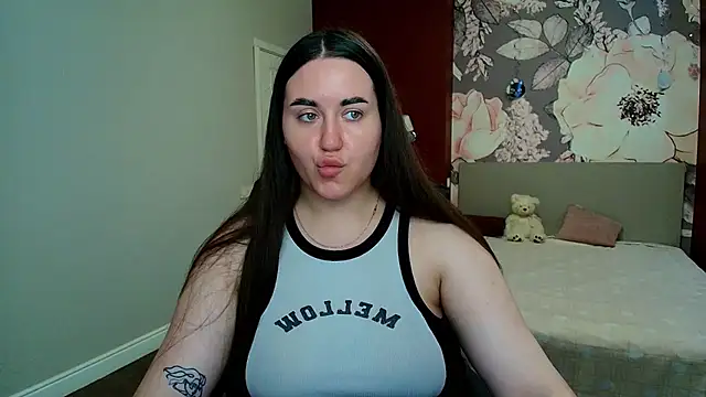 Snapshot of Roxie_Bradley chatting on July 9, 2026, 5:41 am Roxie Bradley online show from July 9, 2026, 5:41 am
