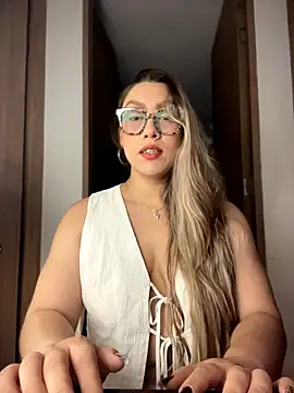 Im sophiie online show from April 21, 2026, 7:15 am