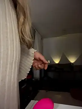 Im sophiie online show from April 18, 2026, 6:49 am