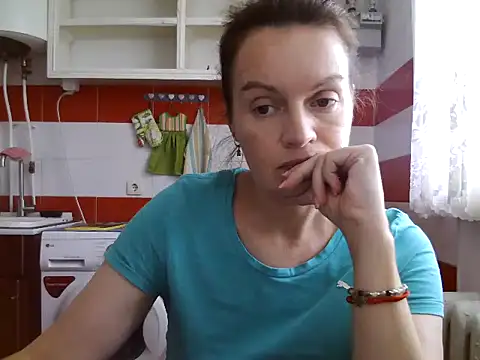 Snapshot of LoveNBloom chatting on July 21, 2026, 4:52 pm LoveNBloom online show from July 21, 2026, 4:52 pm