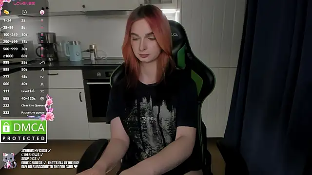 Snapshot of Lee_Loo chatting on December 9, 2024, 2:17 pm Lee Loo online show from December 9, 2024, 2:17 pm