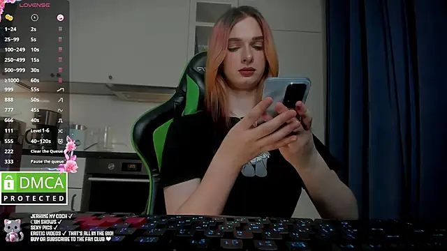 Snapshot of Lee_Loo chatting on January 28, 2025, 5:03 pm Lee Loo online show from January 28, 2025, 5:03 pm