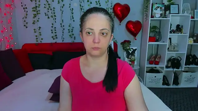 DarlingMilf online show from April 22, 2026, 6:04 pm