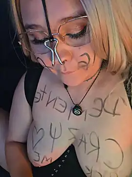 Laura takint online show from December 13, 2025, 8:04 pm