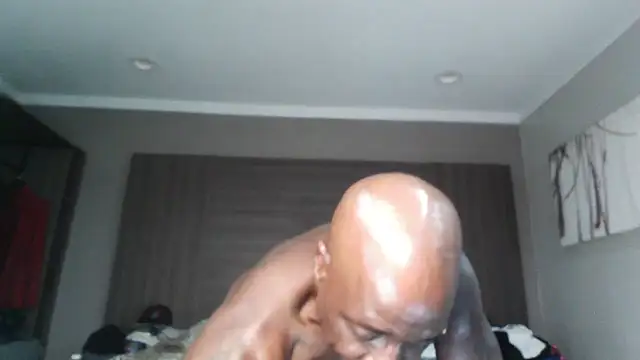 Snapshot of bobbiebone1@xh chatting on October 9, 2025, 12:06 pm bobbiebone1xh online show from October 9, 2025, 12:06 pm