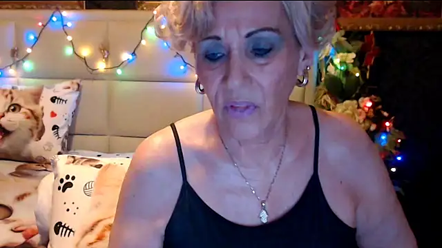 Snapshot of HappyWomanOn chatting on February 6, 2025, 7:40 pm HappyWomanOn online show from February 6, 2025, 7:40 pm