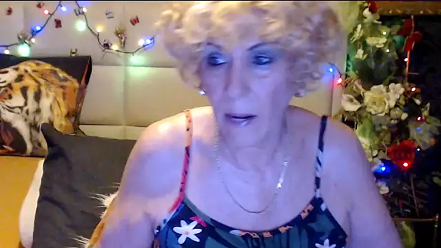 HappyWomanOn online show from February 19, 2026, 9:39 am