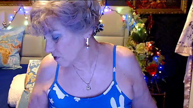 Snapshot of HappyWomanOn chatting on March 22, 2025, 10:39 am HappyWomanOn online show from March 22, 2025, 10:39 am