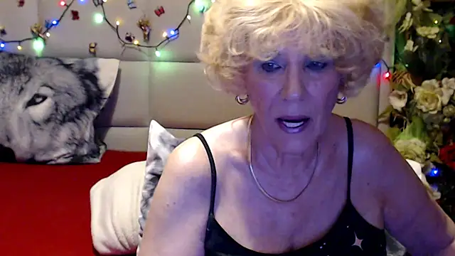 Snapshot of HappyWomanOn chatting on May 27, 2026, 9:16 am HappyWomanOn online show from May 27, 2026, 9:16 am
