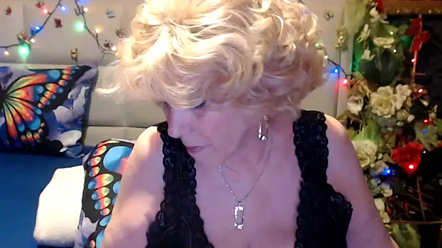 Snapshot of HappyWomanOn chatting on April 29, 2026, 6:03 pm HappyWomanOn online show from April 29, 2026, 6:03 pm