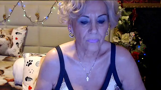 Snapshot of HappyWomanOn chatting on February 6, 2025, 10:04 am HappyWomanOn online show from February 6, 2025, 10:04 am