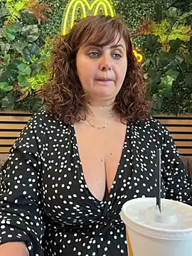 AnneKane online show from May 14, 2026, 9:50 am