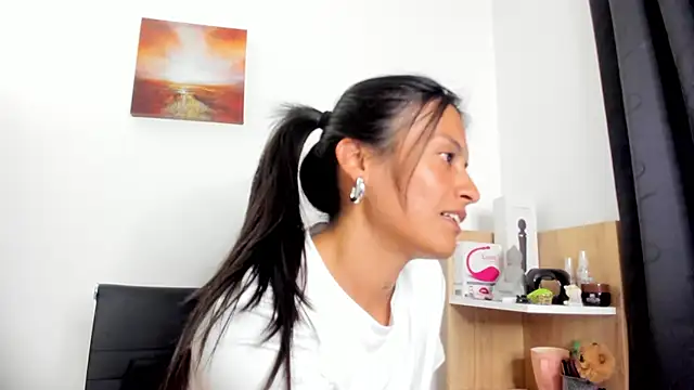 nia  white online show from February 10, 2026, 1:26 am