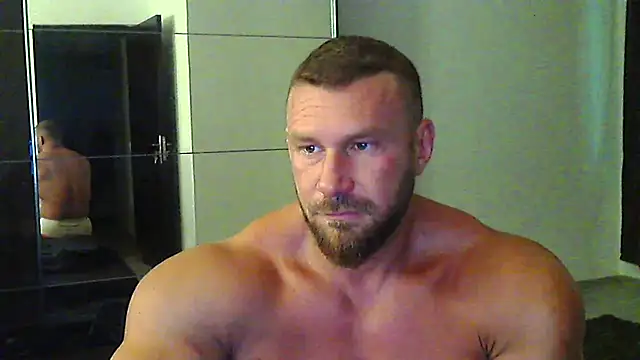 Snapshot of muscularkevin chatting on July 4, 2026, 3:35 am muscularkevin online show from July 4, 2026, 3:35 am