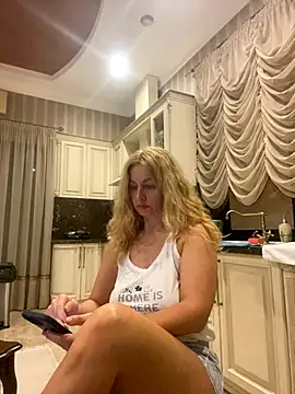 Amazoniiaa online show from September 15, 2025, 5:02 pm