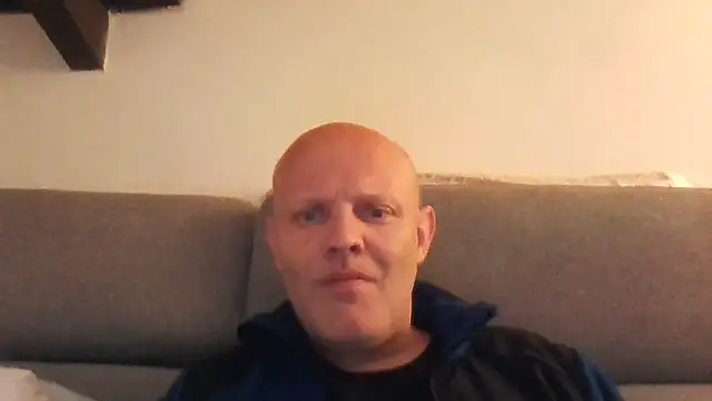 Snapshot of davigochi77bcn chatting on November 7, 2025, 8:13 pm davigochi77bcn online show from November 7, 2025, 8:13 pm