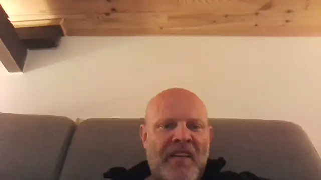 davigochi77bcn online show from April 12, 2026, 7:50 pm