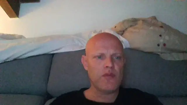 Snapshot of davigochi77bcn chatting on December 19, 2025, 8:33 pm davigochi77bcn online show from December 19, 2025, 8:33 pm