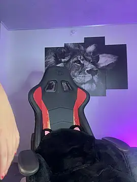 Irisweet  online show from October 20, 2025, 10:43 pm