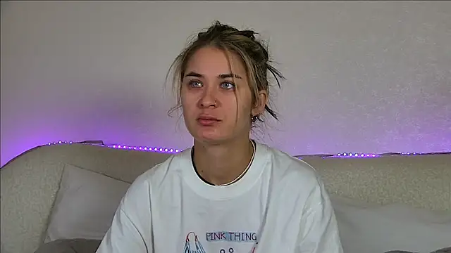 RachelSimpson online show from September 16, 2025, 7:04 pm