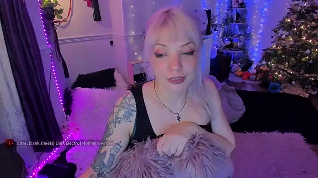 AliceW0lf online show from January 12, 2026, 6:58 pm