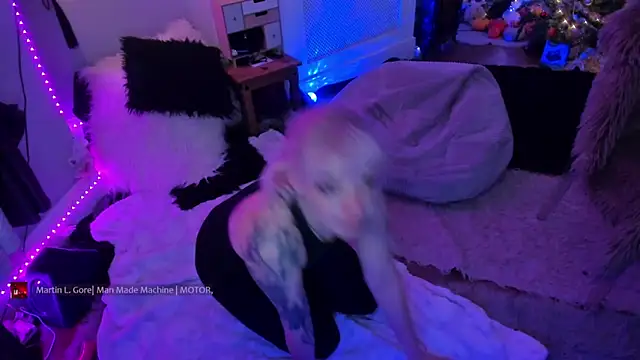 AliceW0lf online show from January 10, 2026, 6:03 pm