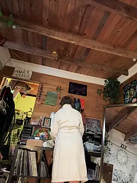 Snapshot of courtneyoccult chatting on December 7, 2024, 10:34 pm courtneyoccult online show from December 7, 2024, 10:34 pm