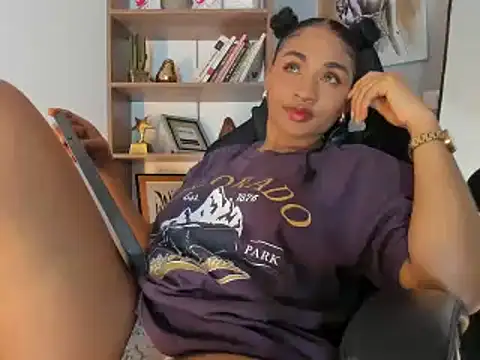 sophia18- online show from December 23, 2024, 11:06 pm