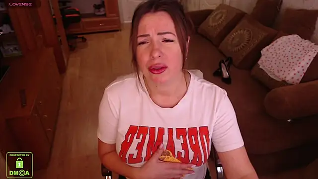 LauraClarck online show from February 16, 2025, 7:48 am