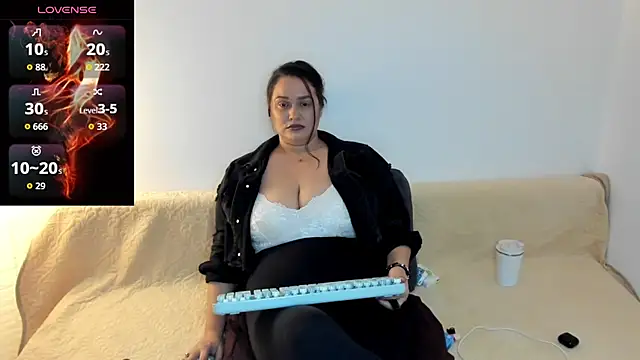 Snapshot of Laura_sinner chatting on January 6, 2026, 7:40 pm Laura sinner online show from January 6, 2026, 7:40 pm