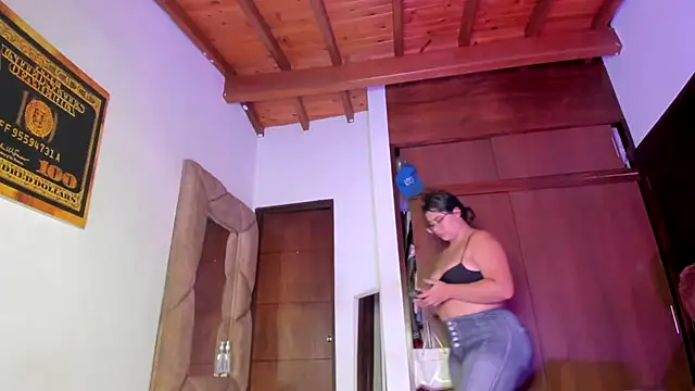 GiselReyes online show from November 20, 2025, 3:51 am