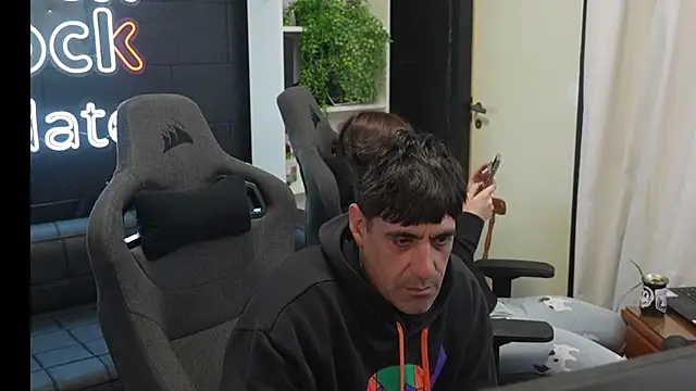 Elnonoykeila77 online show from October 27, 2025, 2:51 pm