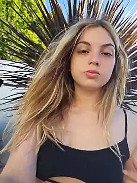 Snapshot of Elnonoykeila77 chatting on January 18, 2026, 9:18 pm Elnonoykeila77 online show from January 18, 2026, 9:18 pm