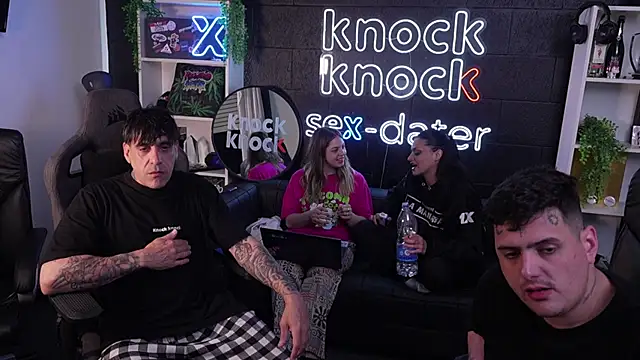 Elnonoykeila77 online show from September 18, 2025, 9:29 pm